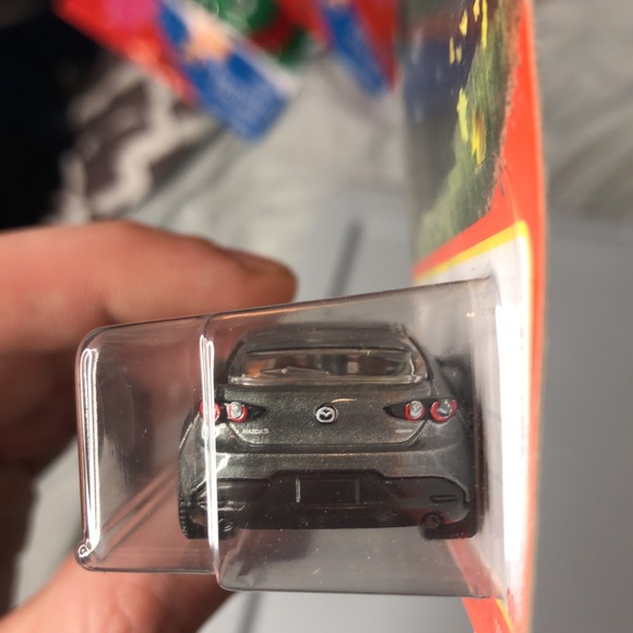 2019 Mazda 3 - Picture 4 of 8